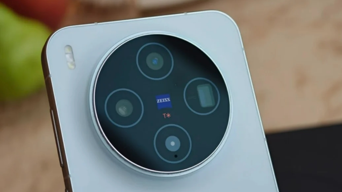 Ảnh tham khảo cho bài: vivo X500 Pro Mini rò rỉ cấu hình: "Nhỏ nhưng có võ" với chip Dimensity 9600 Pro và camera tiềm vọng 85mm