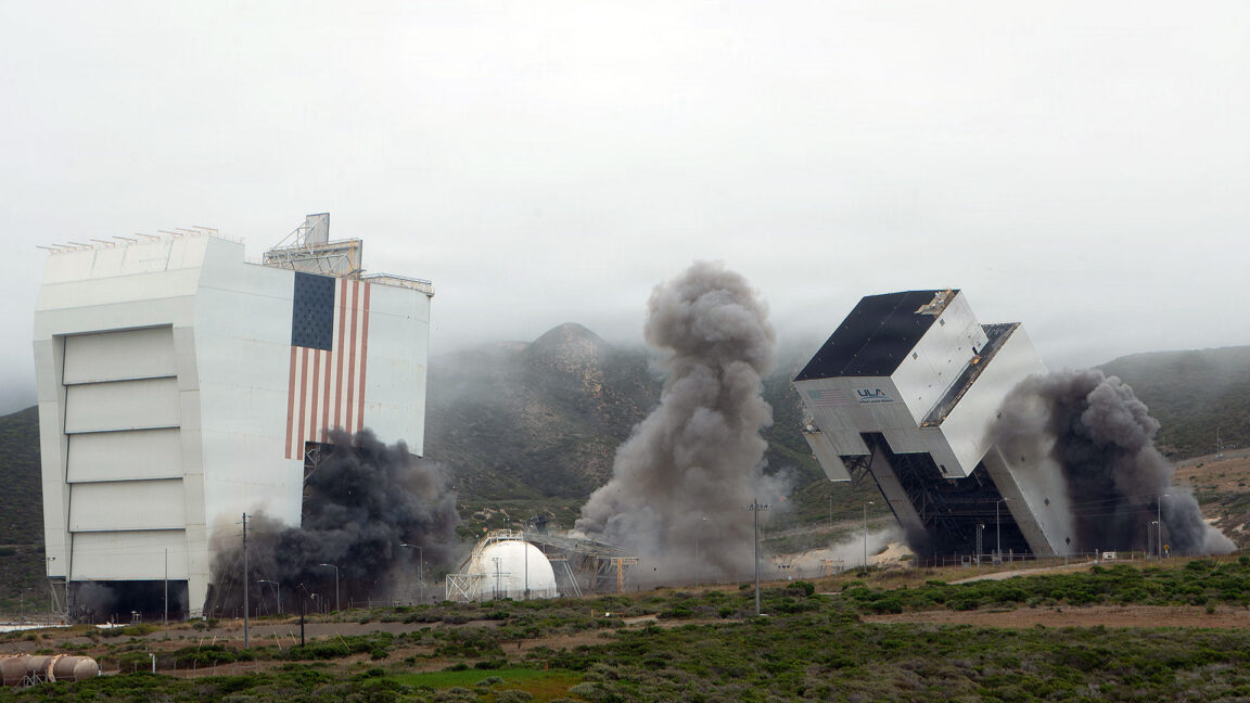 Reference image for: Towers once planned for California shuttle launches leveled for SpaceX rockets