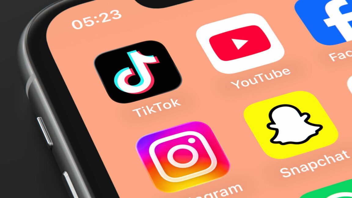 Reference image for: UK to ban social media for kids under 16, may impose overnight curfews