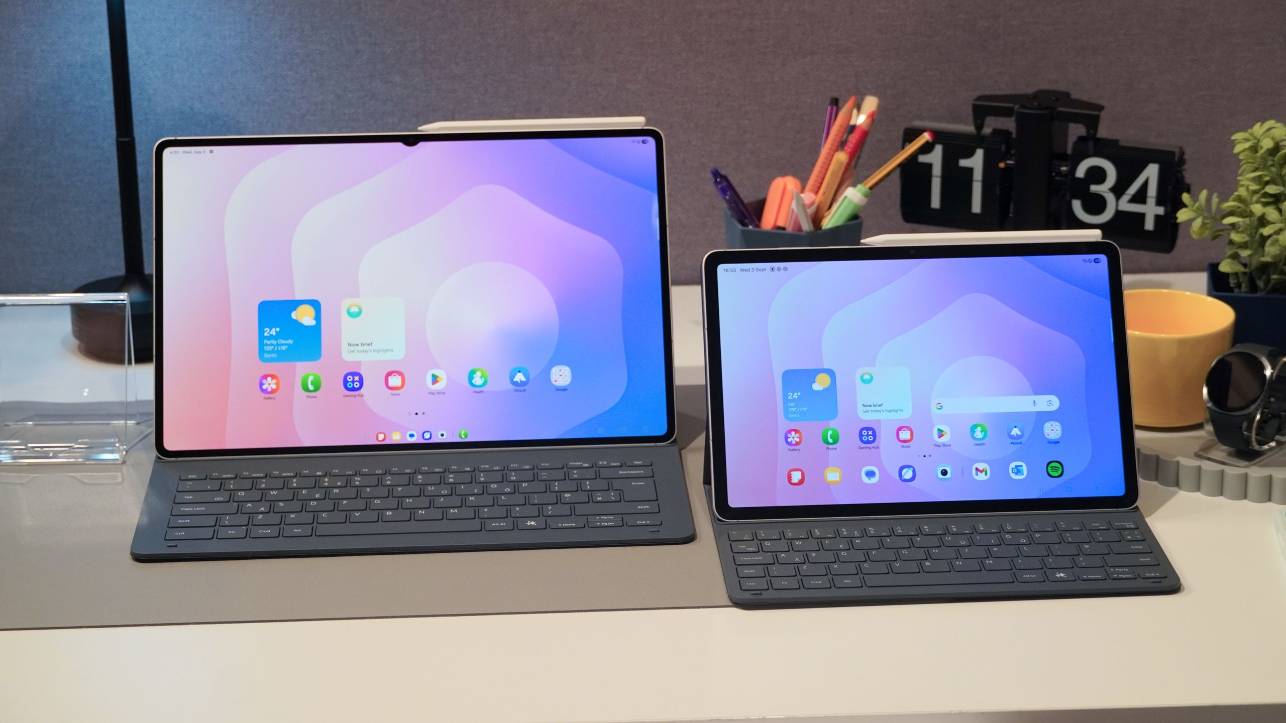 Reference image for: Leaked Samsung animation shows a Galaxy Tab that solves my biggest display gripe