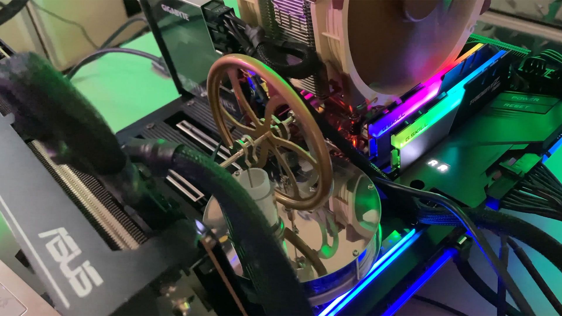 Reference image for: Windows guru uses 19th-century Stirling Engine tech for auxiliary cooling on AMD Threadripper 3970X system