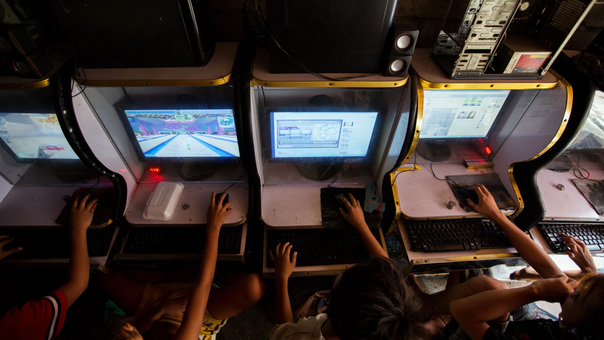 Reference image for: Philippine town closes all 'Pisonet' computer rental shops in wake of school shooting