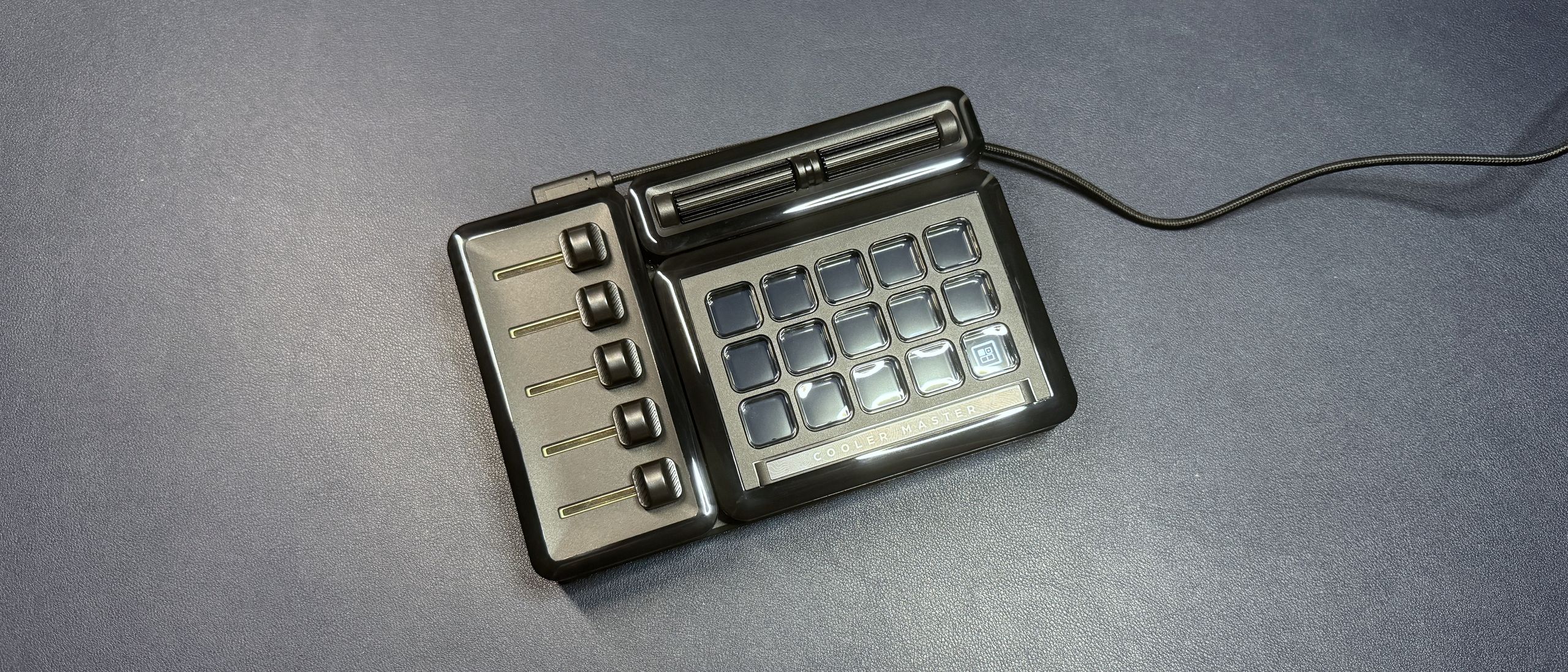 Reference image for: Cooler Master MasterHUB review: A modular stream deck with potential