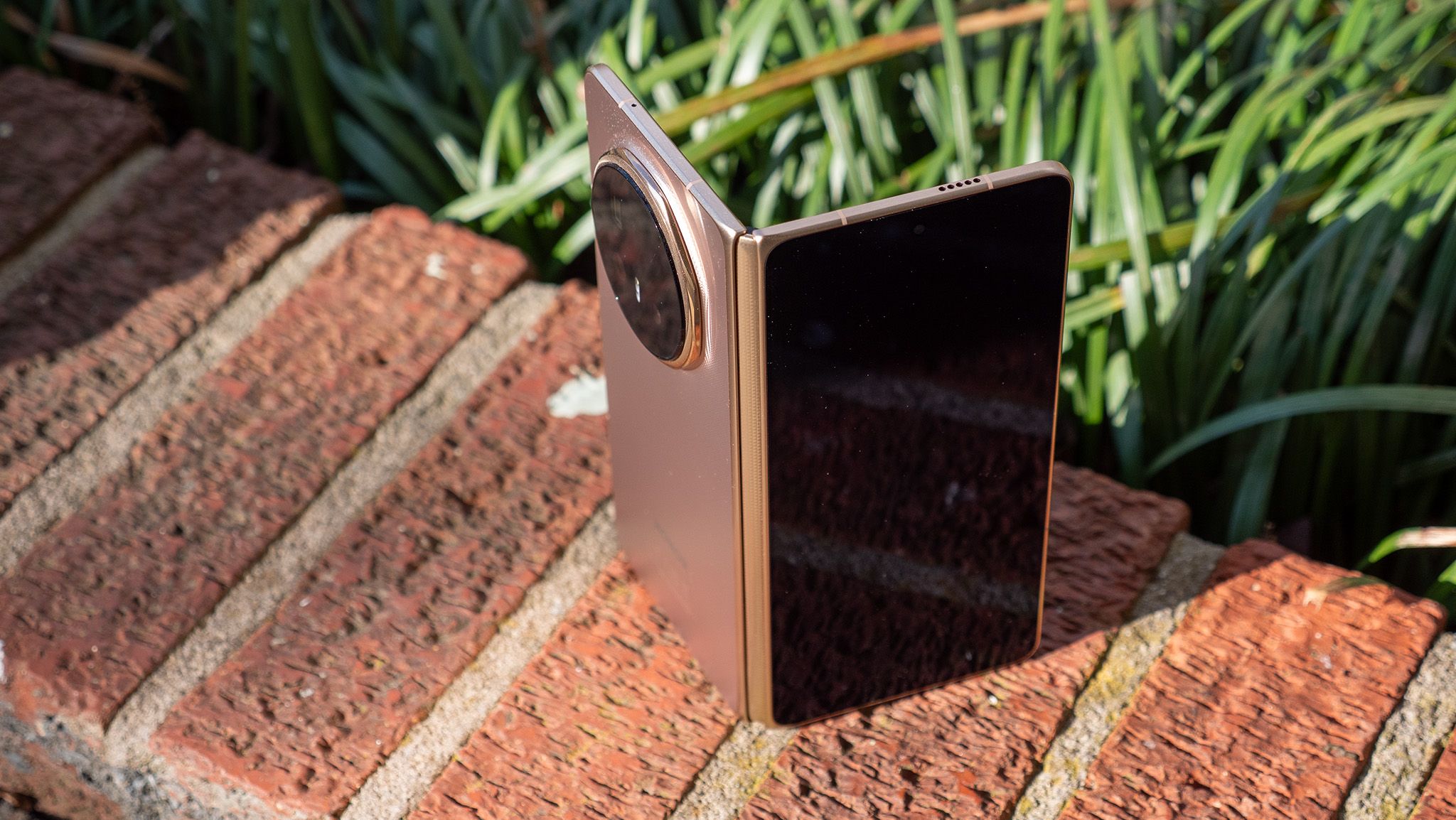 Reference image for: Rumors say Honor's alleged 'Wide' foldable competitor has a top-notch battery