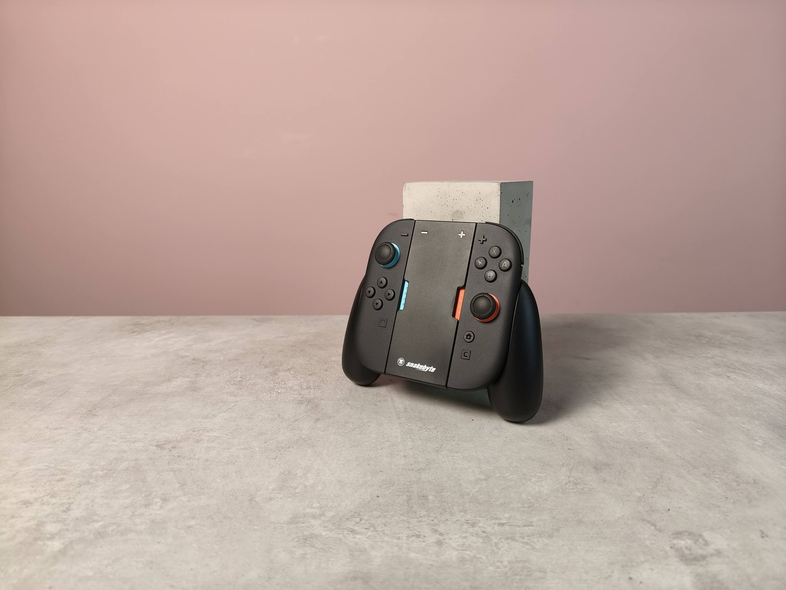 Reference image for: ‘Simple but reasonably effective’: This Joy-Con 2 grip is good value for money