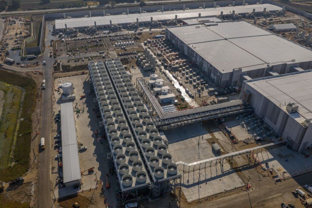 Reference image for: Microsoft hit with class-action lawsuit over "unreasonable and excessive noise" from datacenter