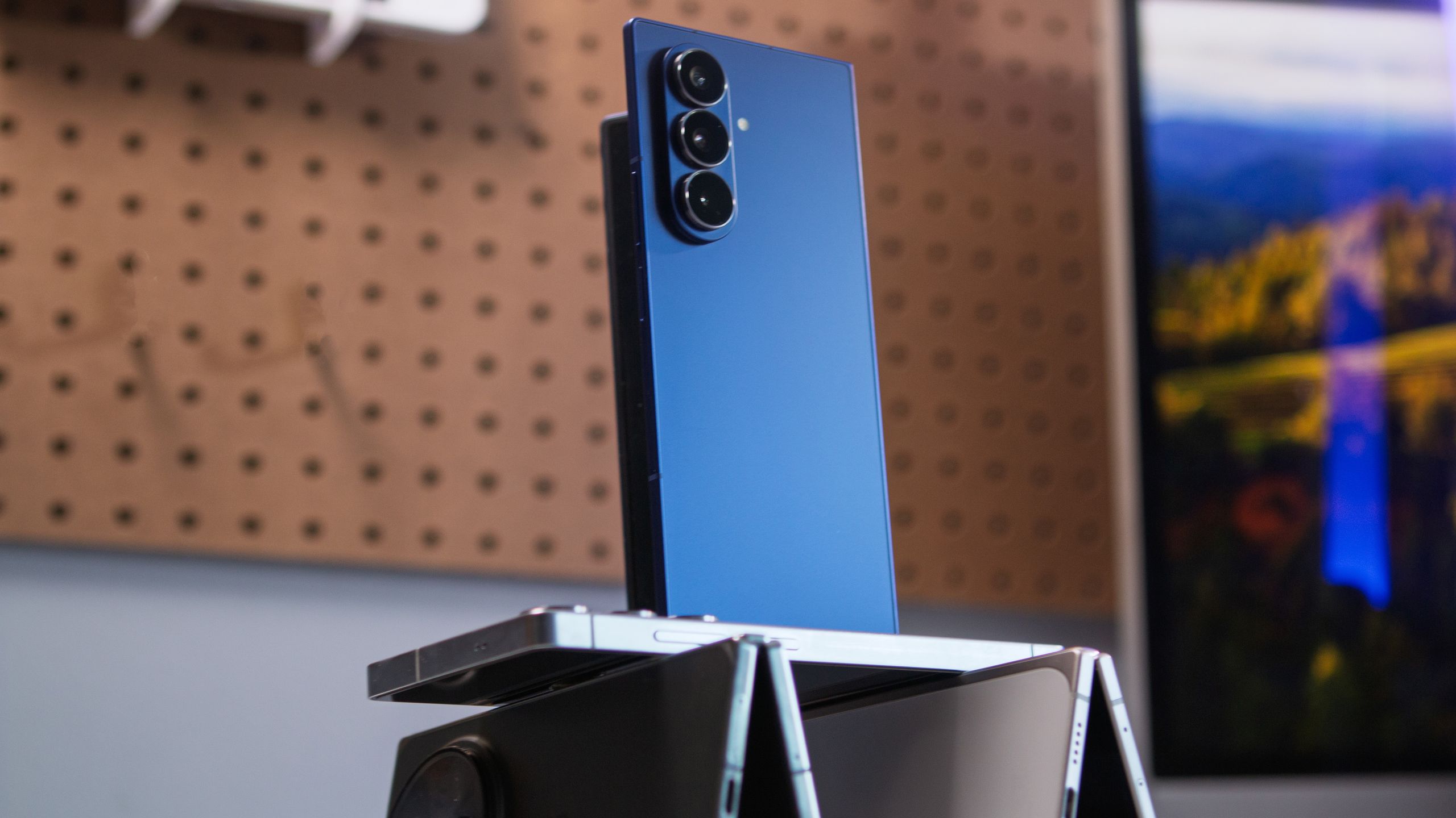Reference image for: The Galaxy Z Fold 8 is almost here, but why wait when the Z Fold 7 is over $500 off