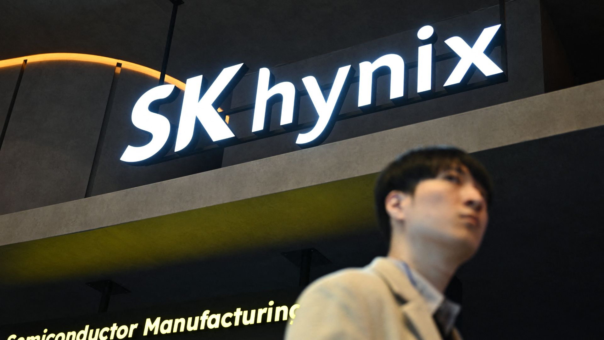 Reference image for: Desperate SK hynix customers offer to buy its EUV machines and fund new fabs as memory capacity hits zero