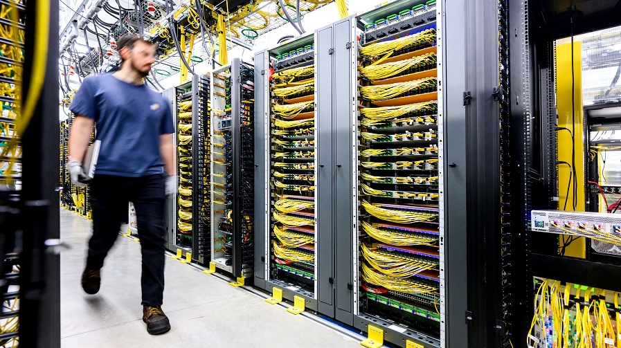 Reference image for: AWS details new RNG data center network design that boosts throughput and reliability