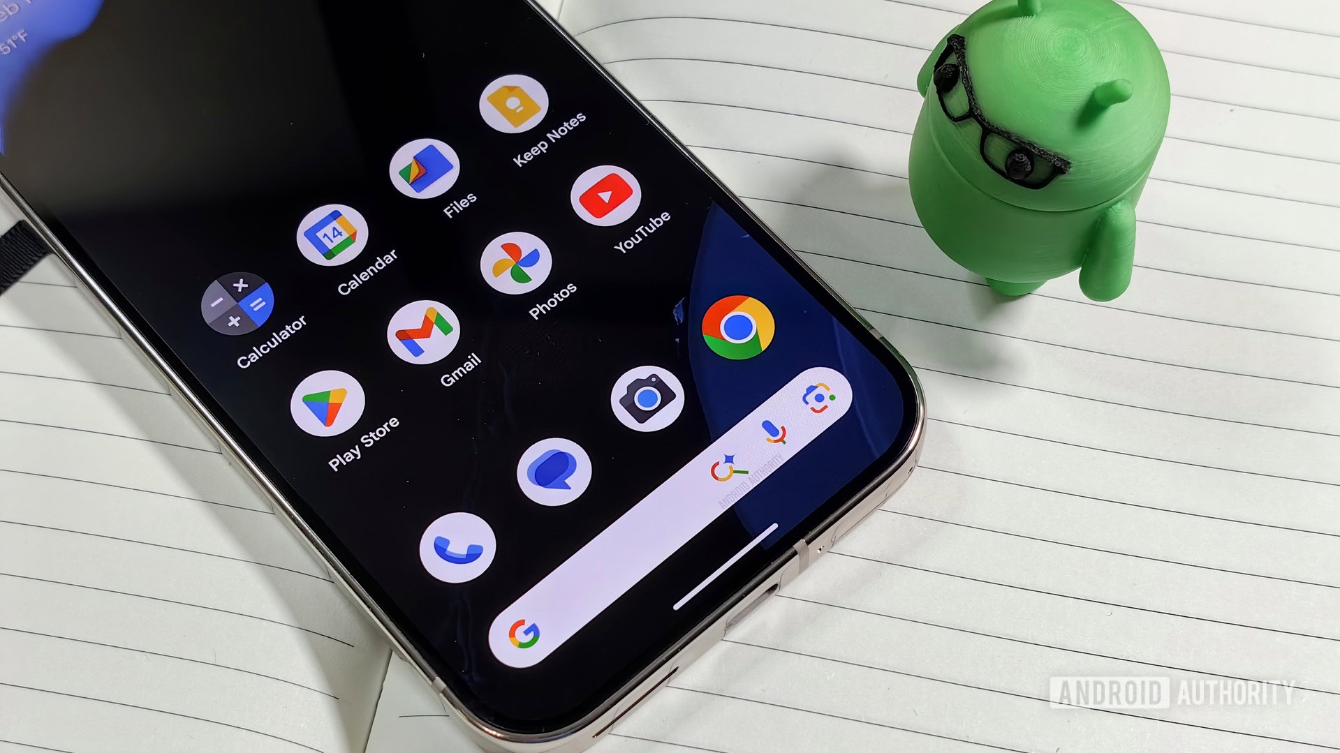 Reference image for: Google could finally let you remove the search bar from your Pixel’s home screen