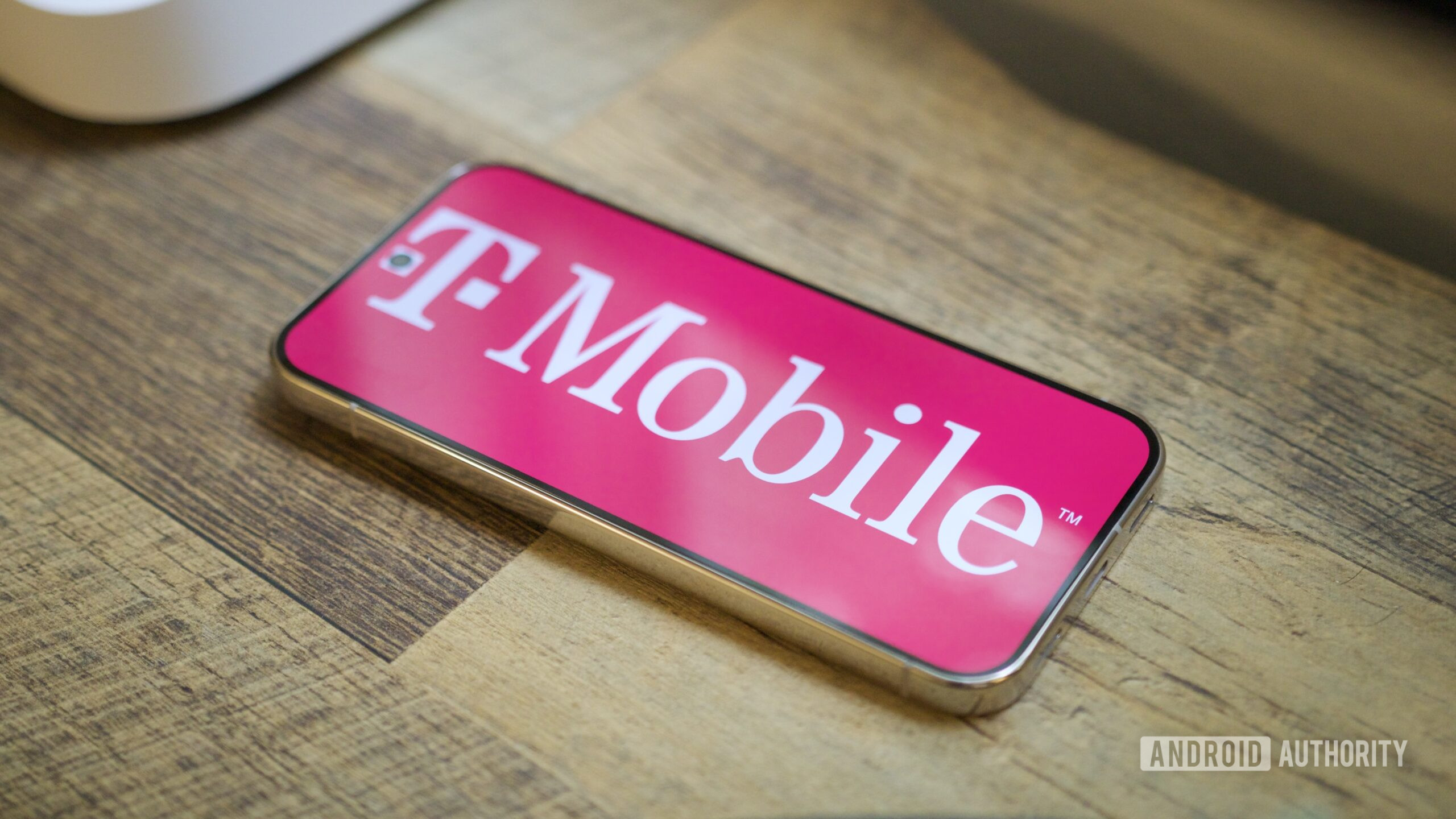 Reference image for: T‑Mobile is making it easier for people to get cell service while visiting the US