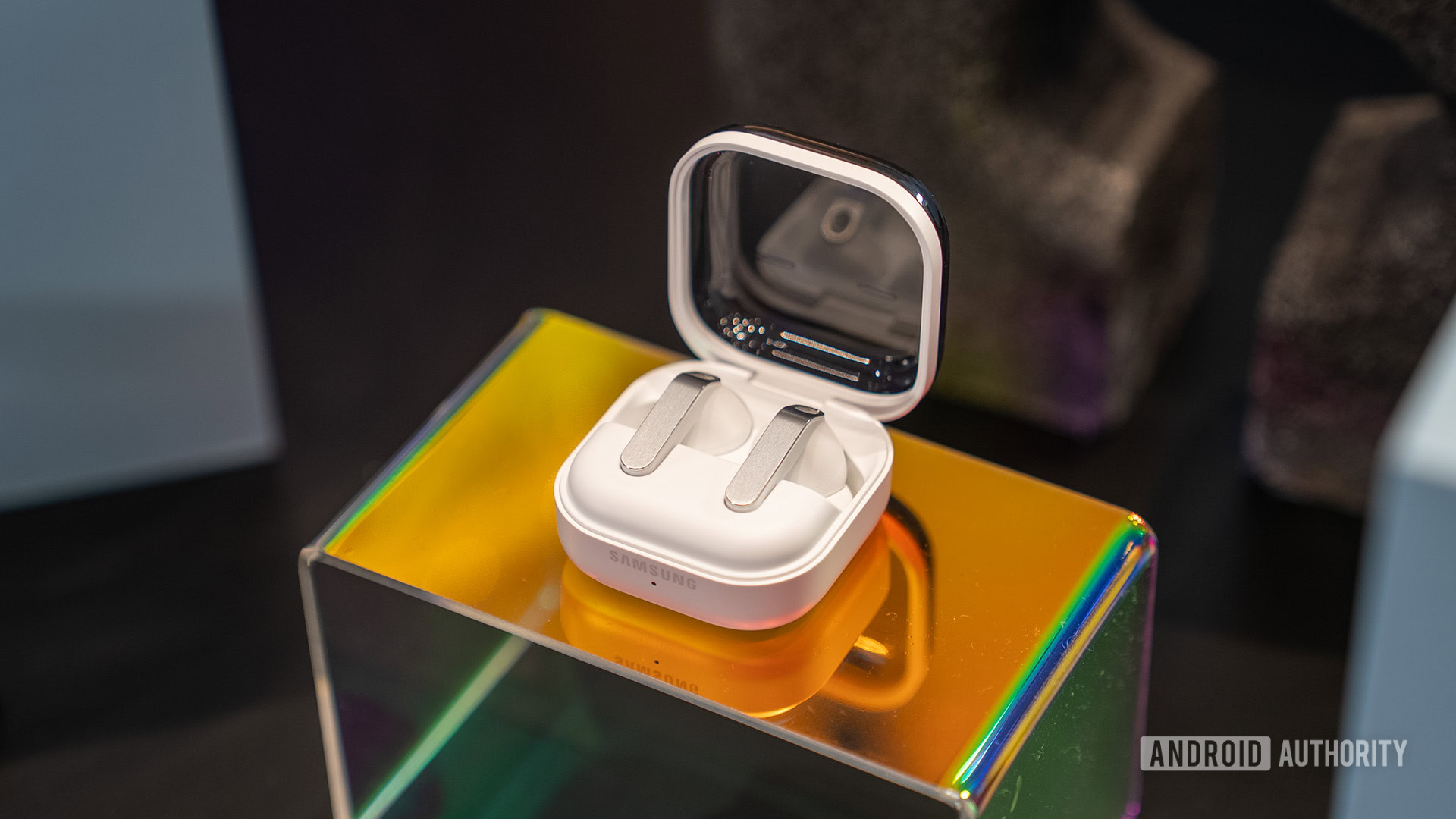 Reference image for: I love the Galaxy Buds 4 Pro, but using them with a Pixel is a mess